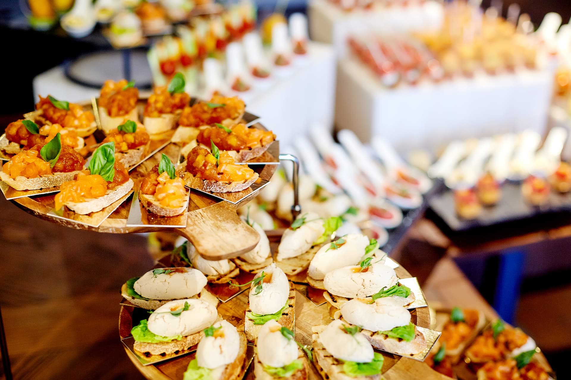 Mesa de buffet elegante – Alves & Mansano Gastronomia